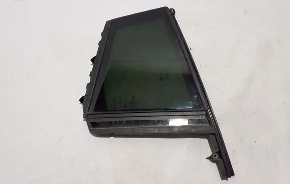 BMW X4M F98 Rear vent window glass 7416544