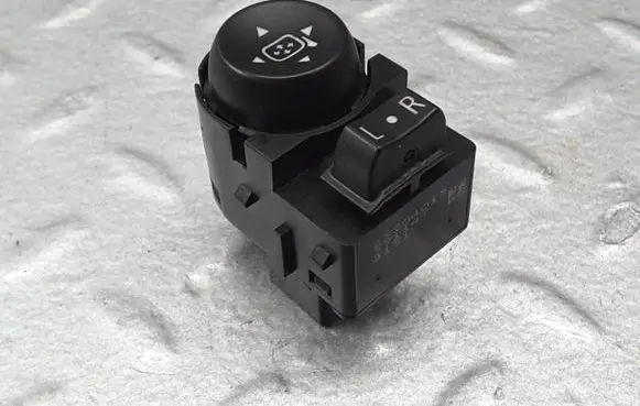 Cadillac ATS Wing mirror switch 23204015
