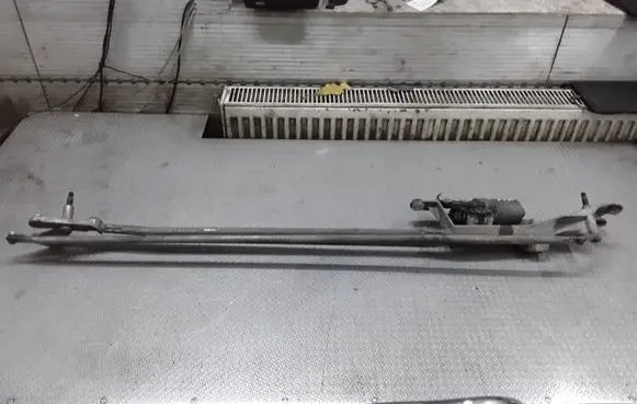 Renault Modus Front wiper linkage and motor 0390241777