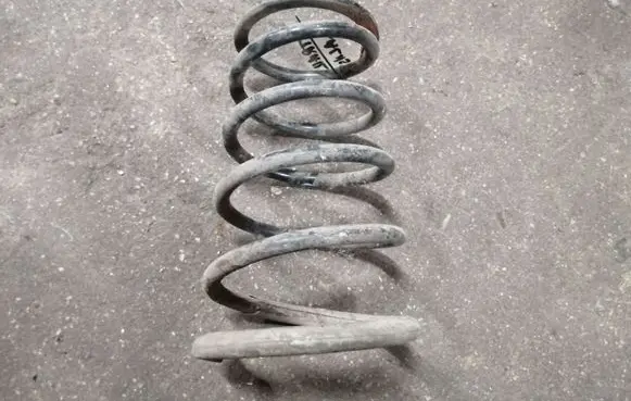 Nissan X-Trail T30 Rear coil spring