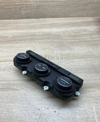 Volkswagen Touran I Climate control unit 74641450