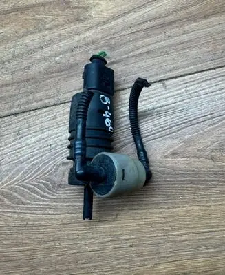 Audi A3 S3 8L Windscreen/windshield washer pump 1J0973722 2762500