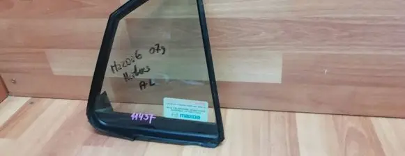 Rear vent window glass