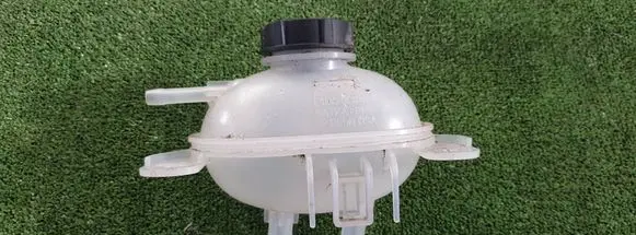 Coolant expansion tank/reservoir