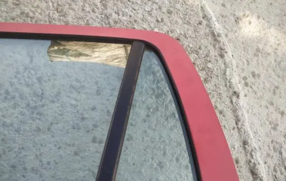 Opel Astra G Rear vent window glass 