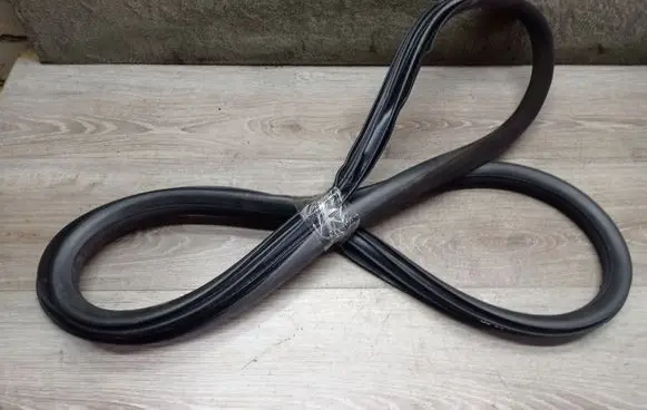 Volvo V70 Front door rubber seal
