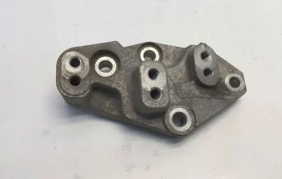Volvo XC40 Engine mounting bracket 32267690