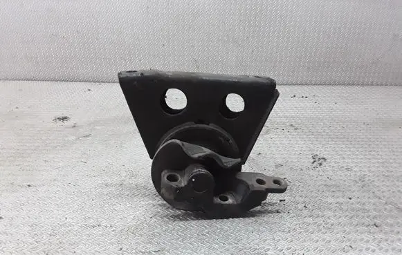 Nissan Primera Engine mount bracket