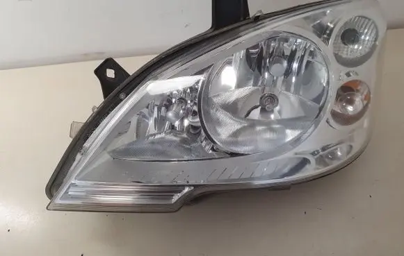 Mercedes-Benz Vito Viano W639 Headlight/headlamp A6398201861