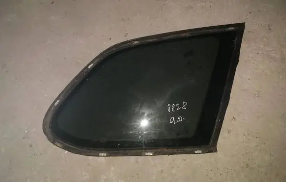 Volkswagen Golf V Rear side window