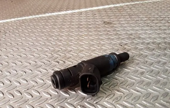 Audi A4 S4 B6 8E 8H Fuel injector 06B133551K