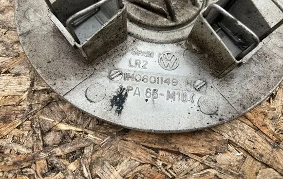 Volkswagen Golf III Original wheel cap 1N0601149H