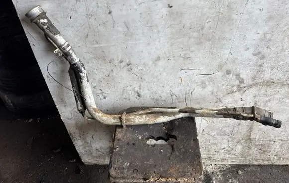 Volvo XC70 Fuel tank filler neck pipe 08624705