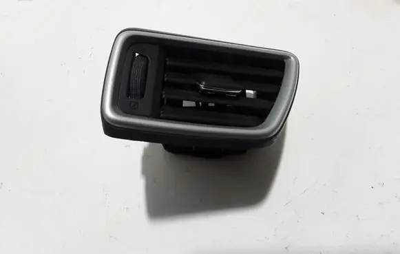 Nissan Qashqai Dashboard side air vent grill/cover trim 687614EH0A