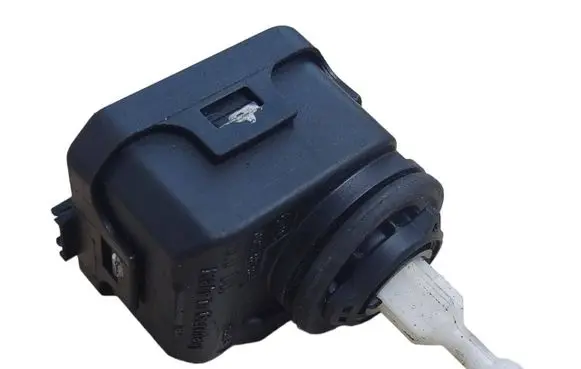Headlight level adjustment motor