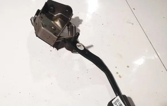 Nissan Note (E11) Brake pedal 