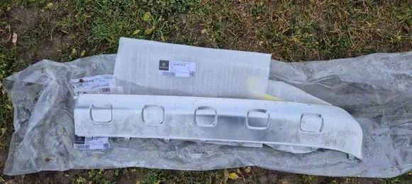 Mercedes-Benz G W463 2nd Gen Front bumper splitter molding A4638852403