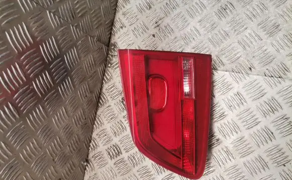 Volkswagen Touran II Tailgate rear/tail lights