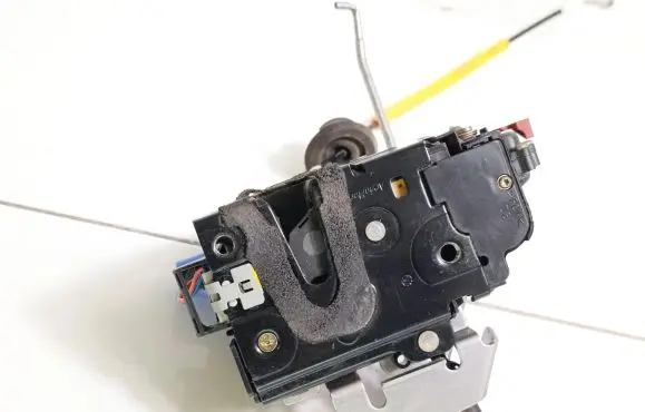 Audi A8 S8 D3 4E Front door lock 4E1837016