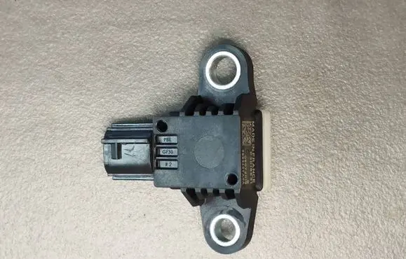 Renault Kadjar Airbag deployment crash/impact sensor 988363TA0A F3018E31 05072015