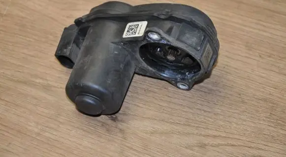 Mercedes-Benz E W213 Rear brake caliper A0044235798
