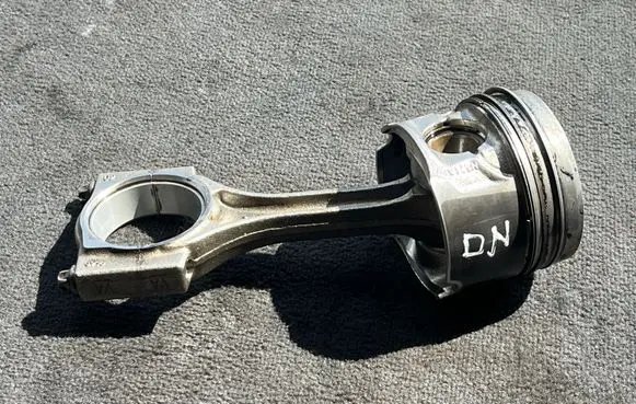 BMW 5 F10 F11 Piston with connecting rod N524A B47D20A