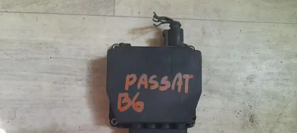 Volkswagen PASSAT B6 Electromagnetic valve 3C0