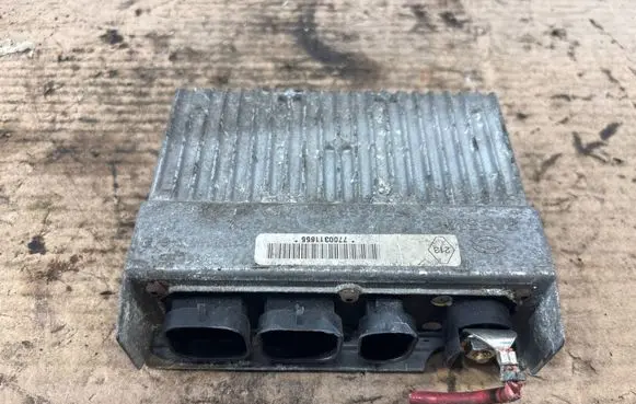 Opel Movano B Engine control unit/module 7700311655