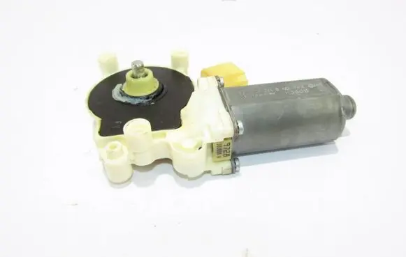 BMW 5 E60 E61 Front door window regulator motor 0130821458