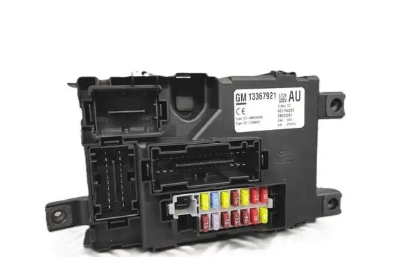 Opel Corsa D Fuse module 13367921 28303061 401154265