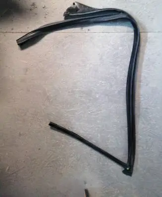 BMW M5 F90 Rubber seal front door window/glass 7336964