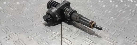 Skoda Octavia Mk2 (1Z) Fuel injector 038130073