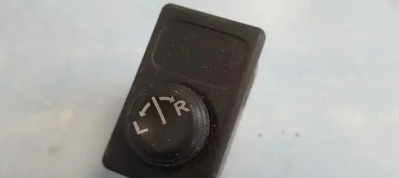 Nissan Primera Wing mirror switch