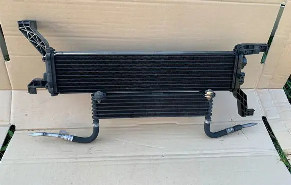 Maserati Levante Radiator mount bracket 670009824