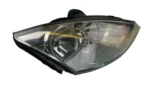 Ford Focus Headlight/headlamp 2M5113W029BE