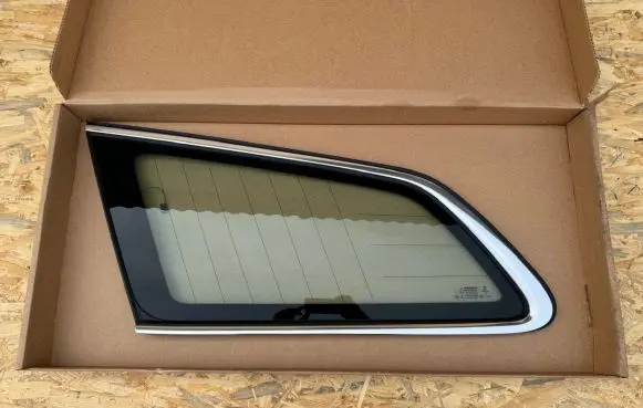 Volvo S90, V90 Rear side window 32219952 32368774