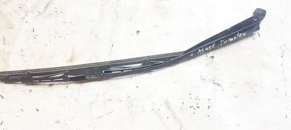 Front wiper blade arm
