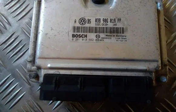 Volkswagen Golf IV Engine control unit/module 038906019FF 0281010662 28SA5372