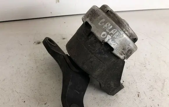 Ford Galaxy Engine mount bracket