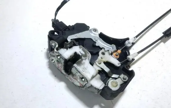 Mitsubishi Colt Front door lock