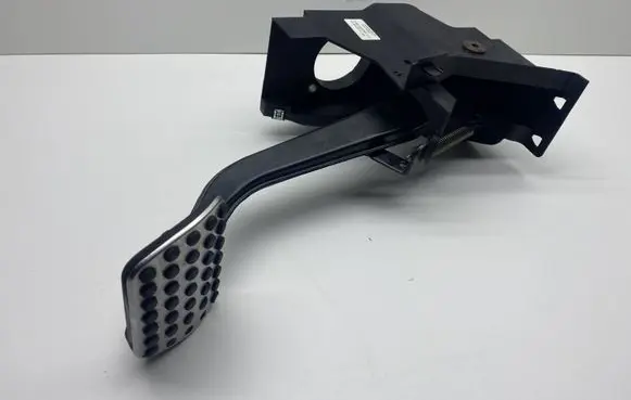 Mercedes-Benz C W203 Brake pedal A2032900401 0707302702