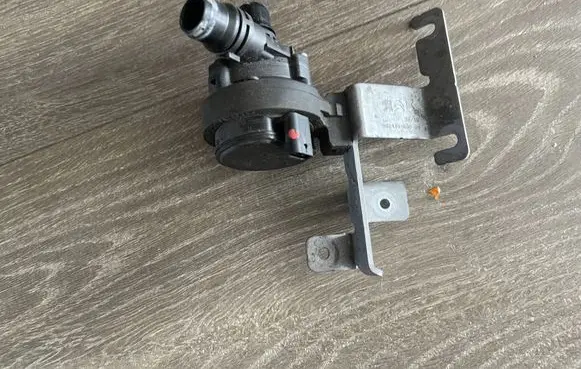 Peugeot 508 II Water pump 9823813380