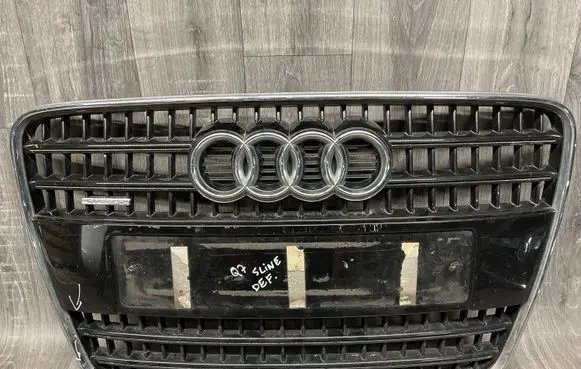 Audi Q7 4L Front bumper upper radiator grill 4L0853651