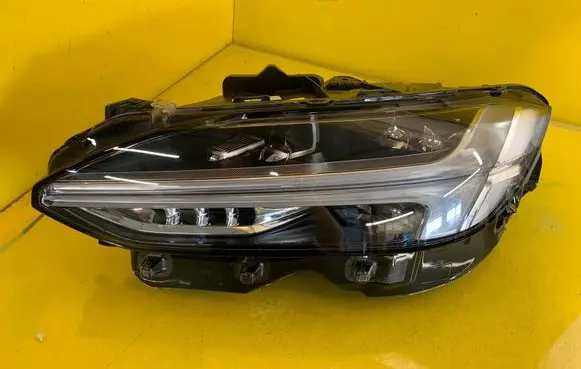 Volvo S90, V90 Headlight/headlamp 32342468