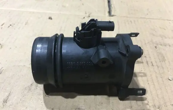 BMW 5 F10 F11 Mass air flow meter 8519492