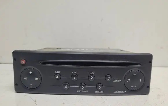 Nissan Primastar Radio/CD/DVD/GPS head unit 8200585305