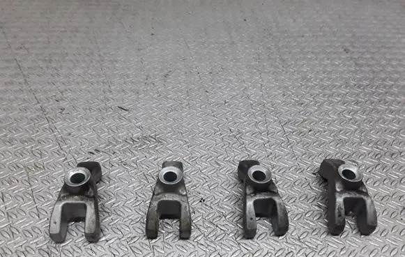 Opel Vectra C Fuel Injector clamp holder