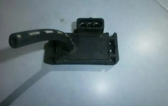 Renault Megane I Air pressure sensor 8767007