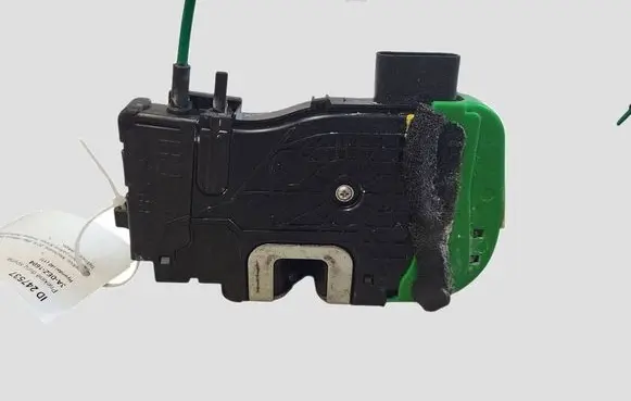 Hyundai i40 Front door lock 813203Z020