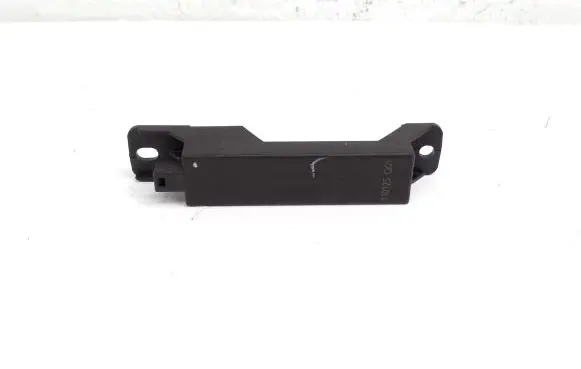 Chrysler Town & Country V Aerial antenna amplifier 68072019AA 33380601